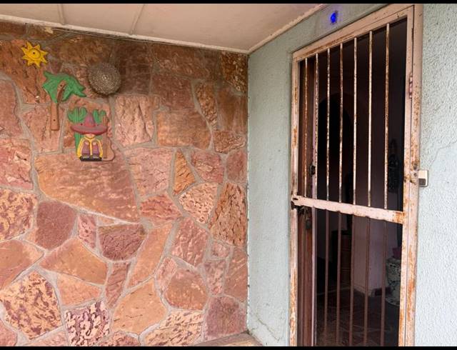 3 BEDROOM HOUSE FOR SALE IN BOSTON